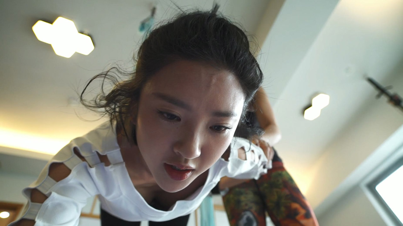 [明星]唐艺昕近距离拍摄瑜伽紧身高清视频[2v-3.95G-1080P] 图6